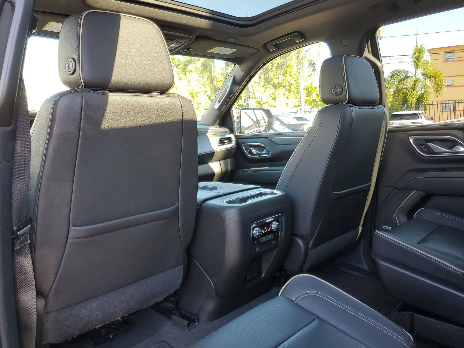 Used 2021 GMC Yukon SLT w/ SLT Premium Package AWD/4WD image 11