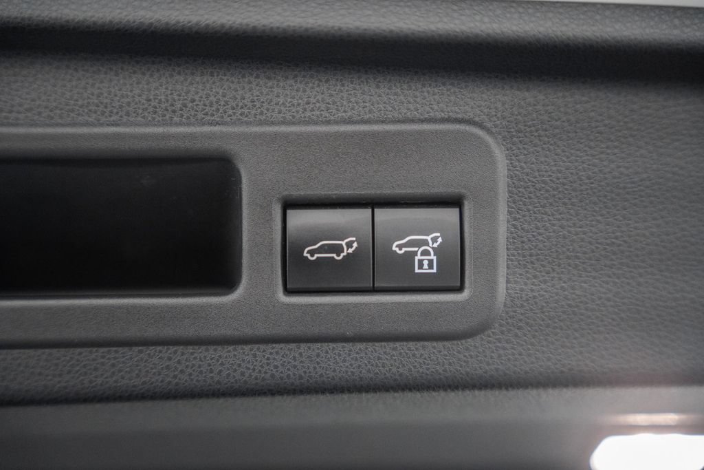 Used 2025 Toyota 4Runner Limited AWD/4WD image 11