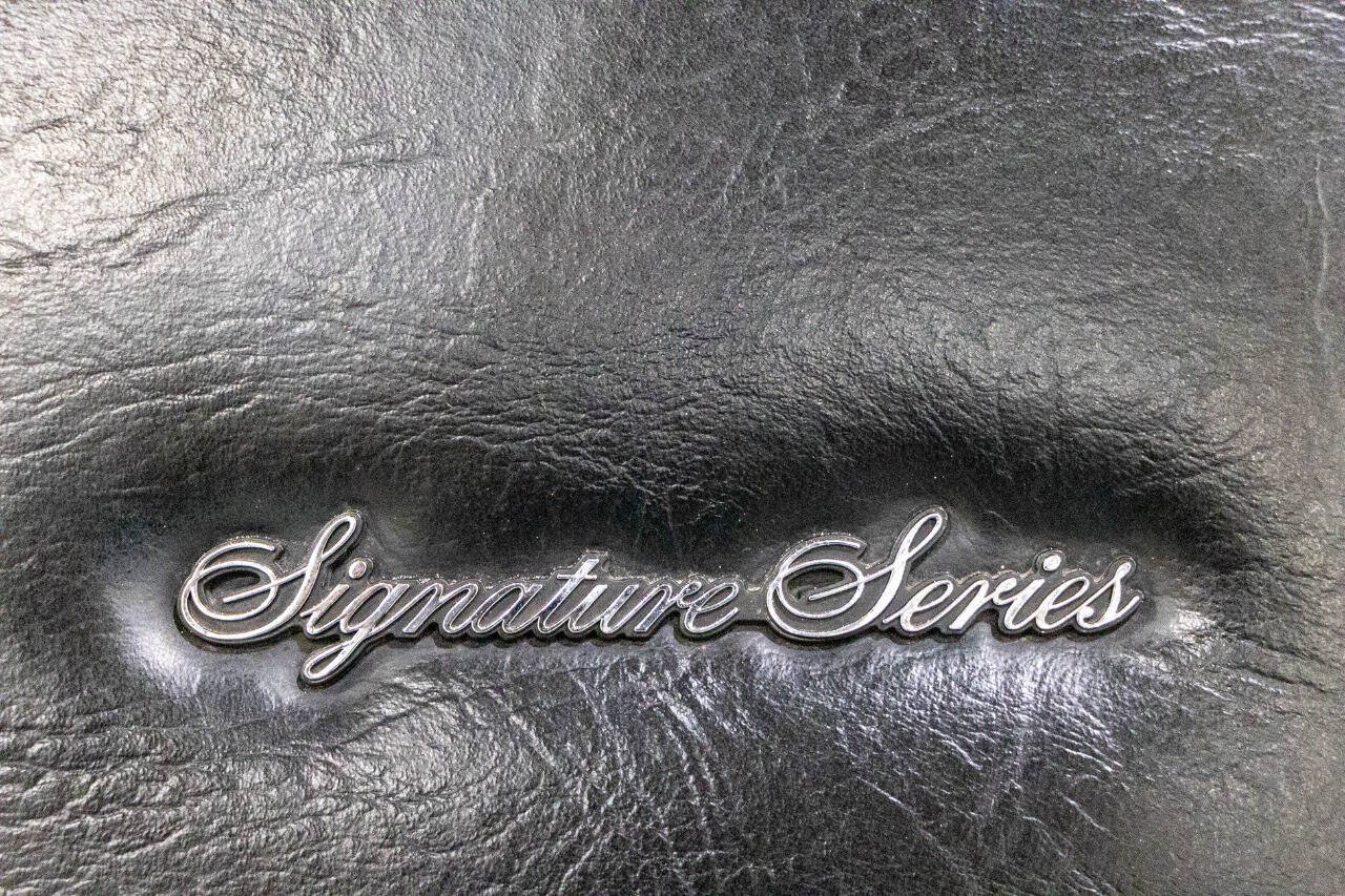 Used 1988 Lincoln Town Car Signature RWD image 30