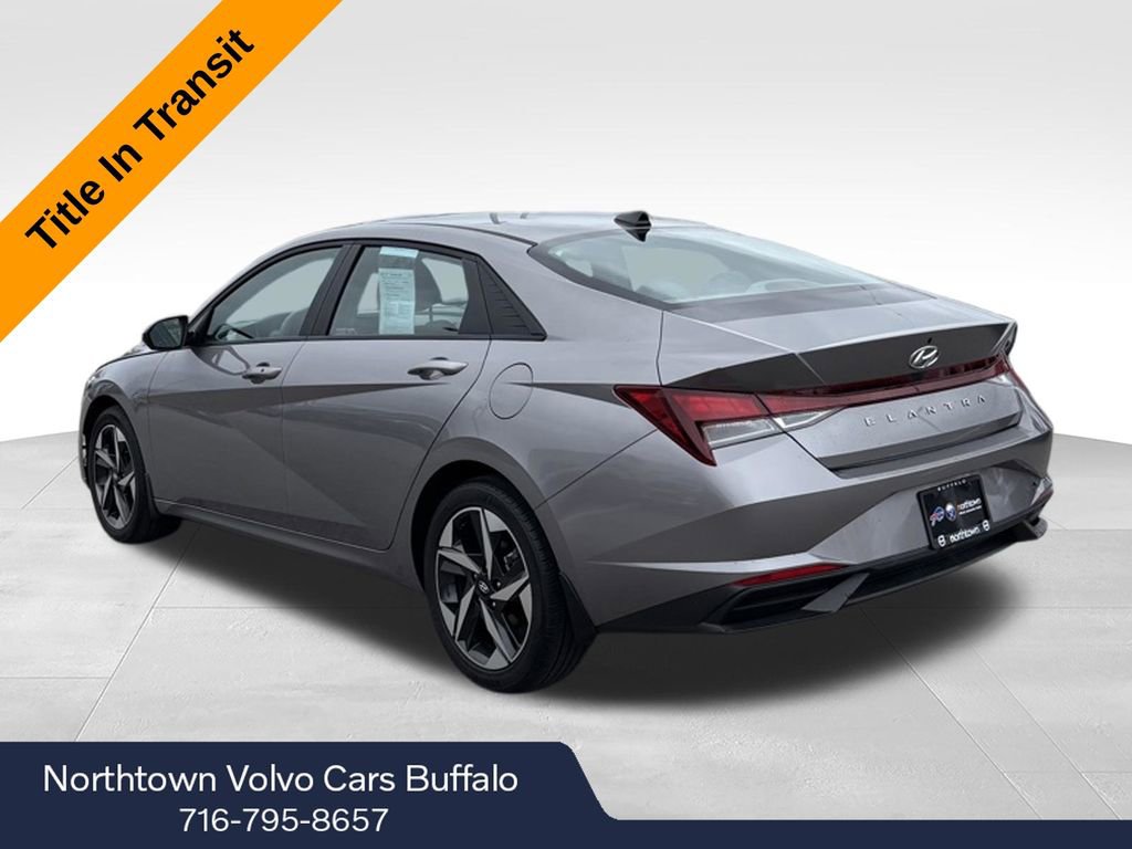 Used 2023 Hyundai Elantra SEL w/ Convenience Package FWD image 3