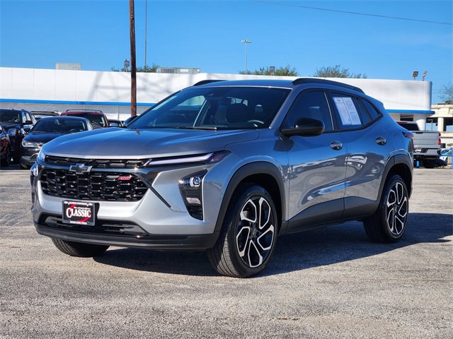 Used 2024 Chevrolet Trax RS w/ Driver Confidence Package image 3