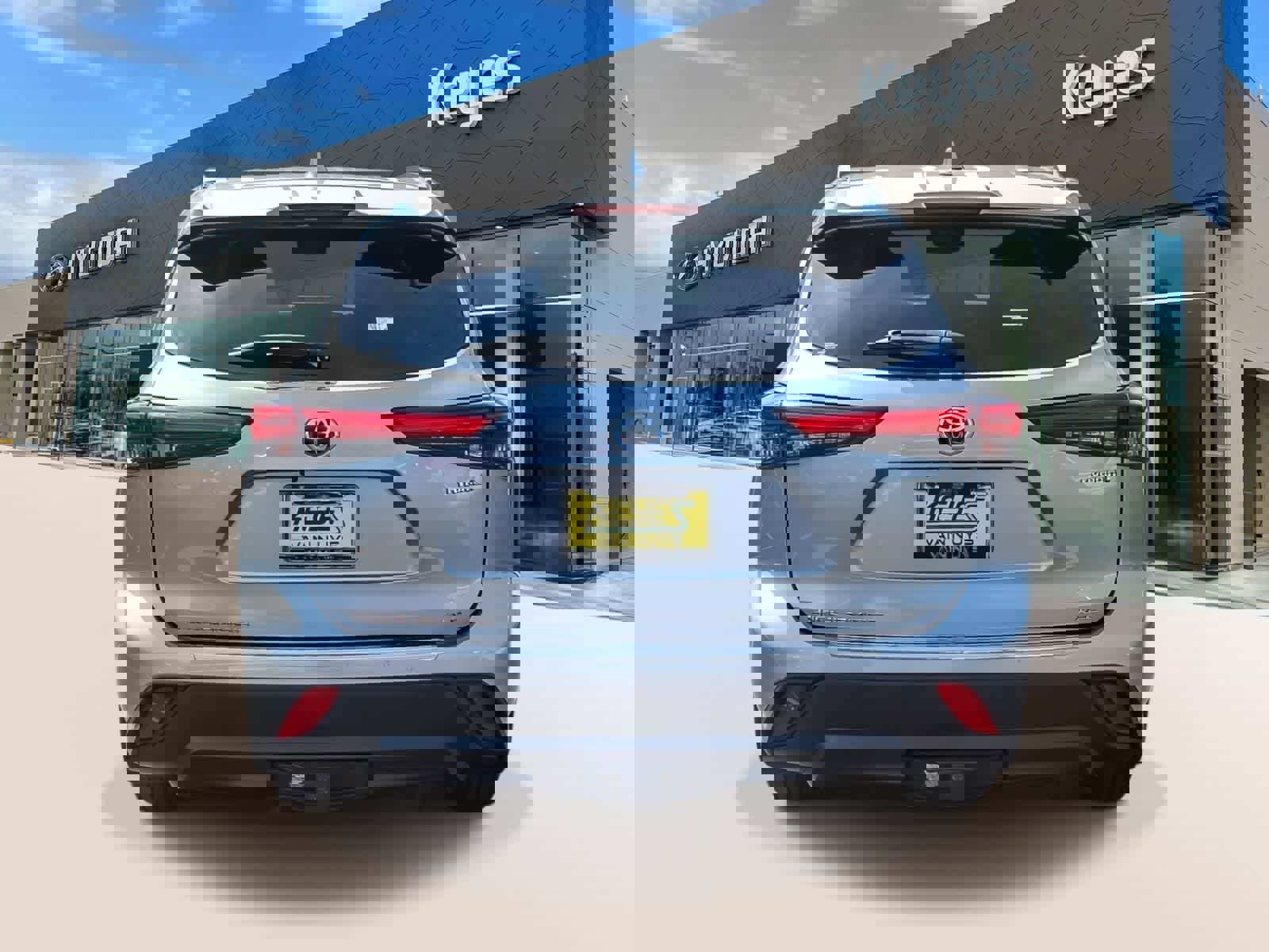 Used 2021 Toyota Highlander XLE image 6