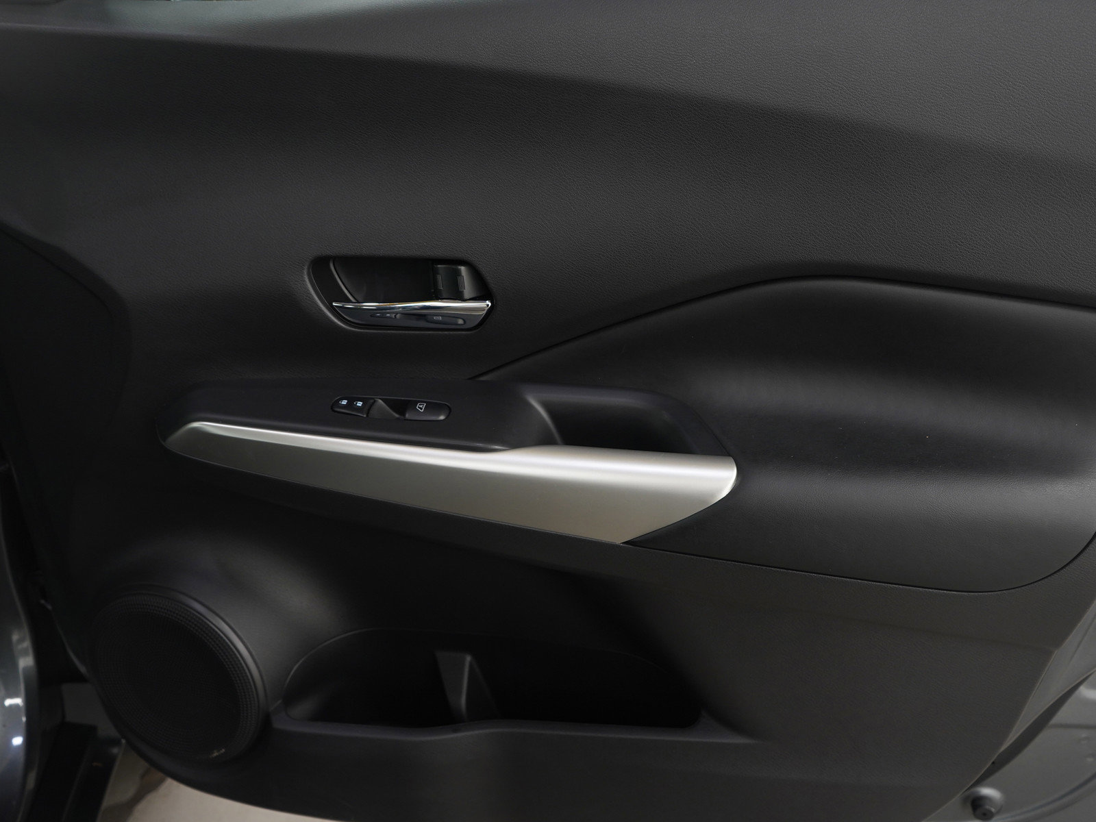 Used 2020 Nissan Kicks SR w/ SR Premium Package image 9