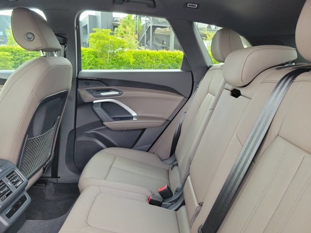 Certified 2025 Audi Q5 Premium w/ Convenience Package AWD/4WD image 11