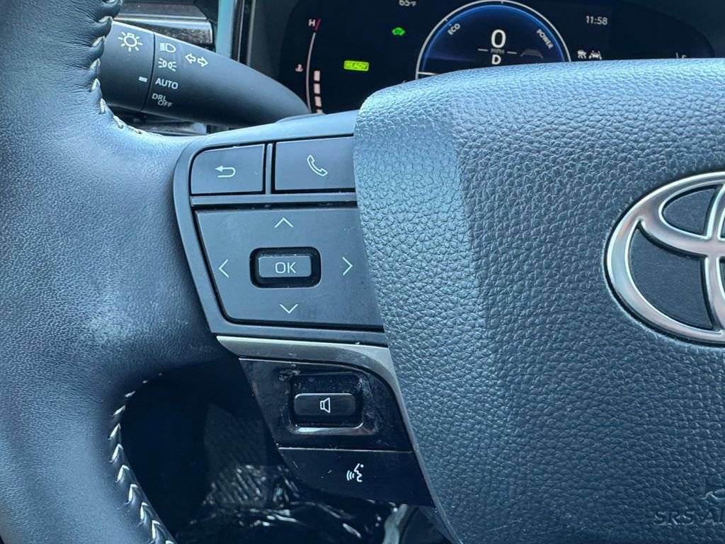 Used 2025 Toyota Camry SE image 18