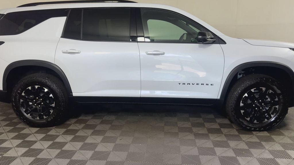 New 2027 Chevrolet Traverse Z71 w/ Enhanced Driving Package AWD/4WD image 2