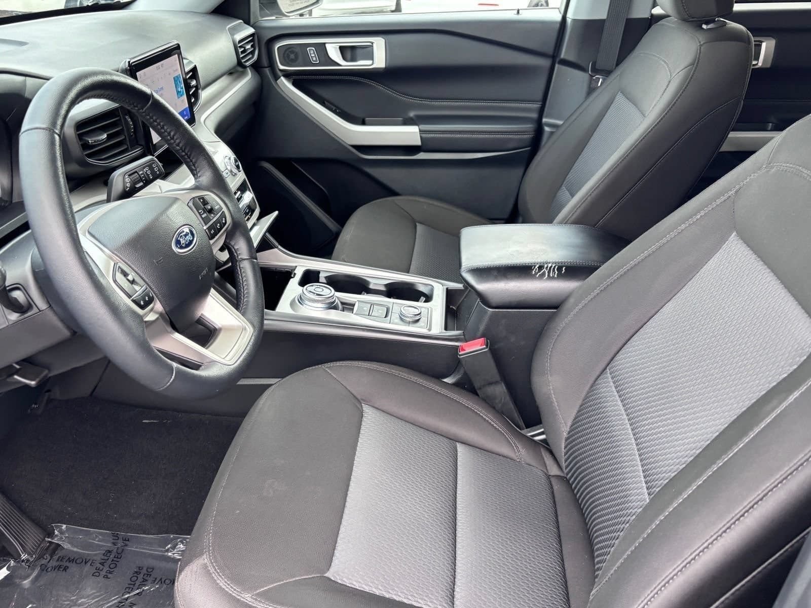 Used 2023 Ford Explorer XLT AWD/4WD image 18