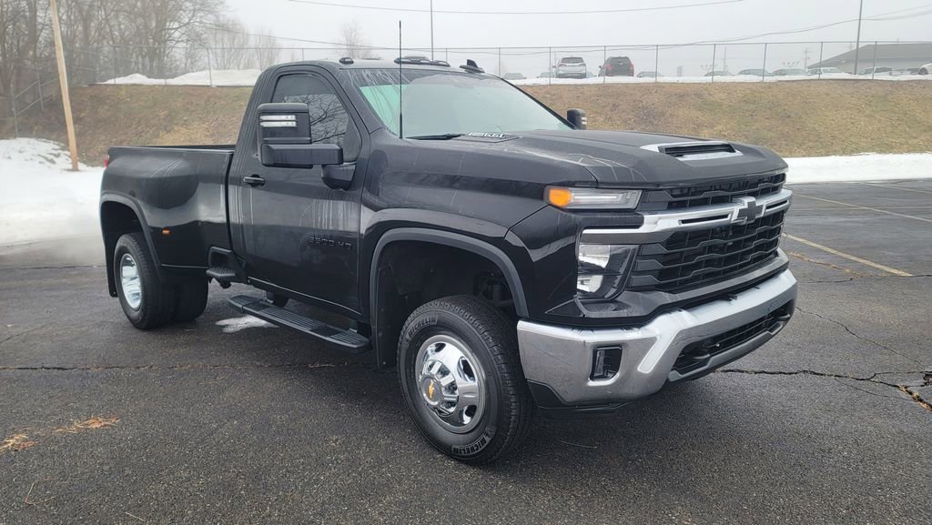 Used 2024 Chevrolet Silverado 3500 LT w/ Convenience Package image 16