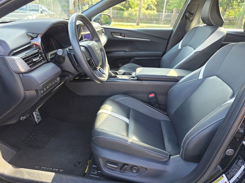 Used 2025 Toyota Camry SE w/ Convenience Package FWD image 24
