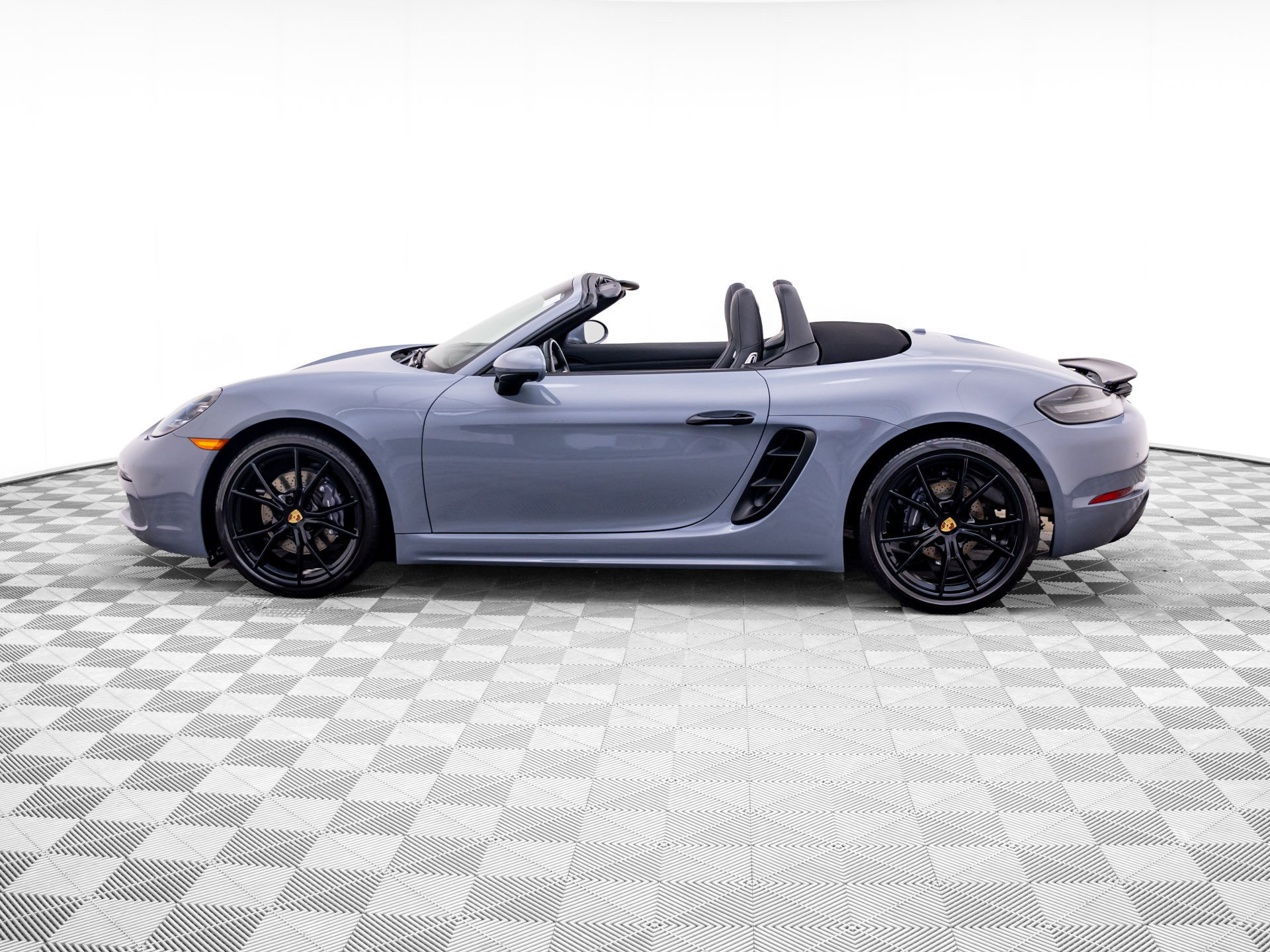 Certified 2024 Porsche 718 Boxster RWD image 2