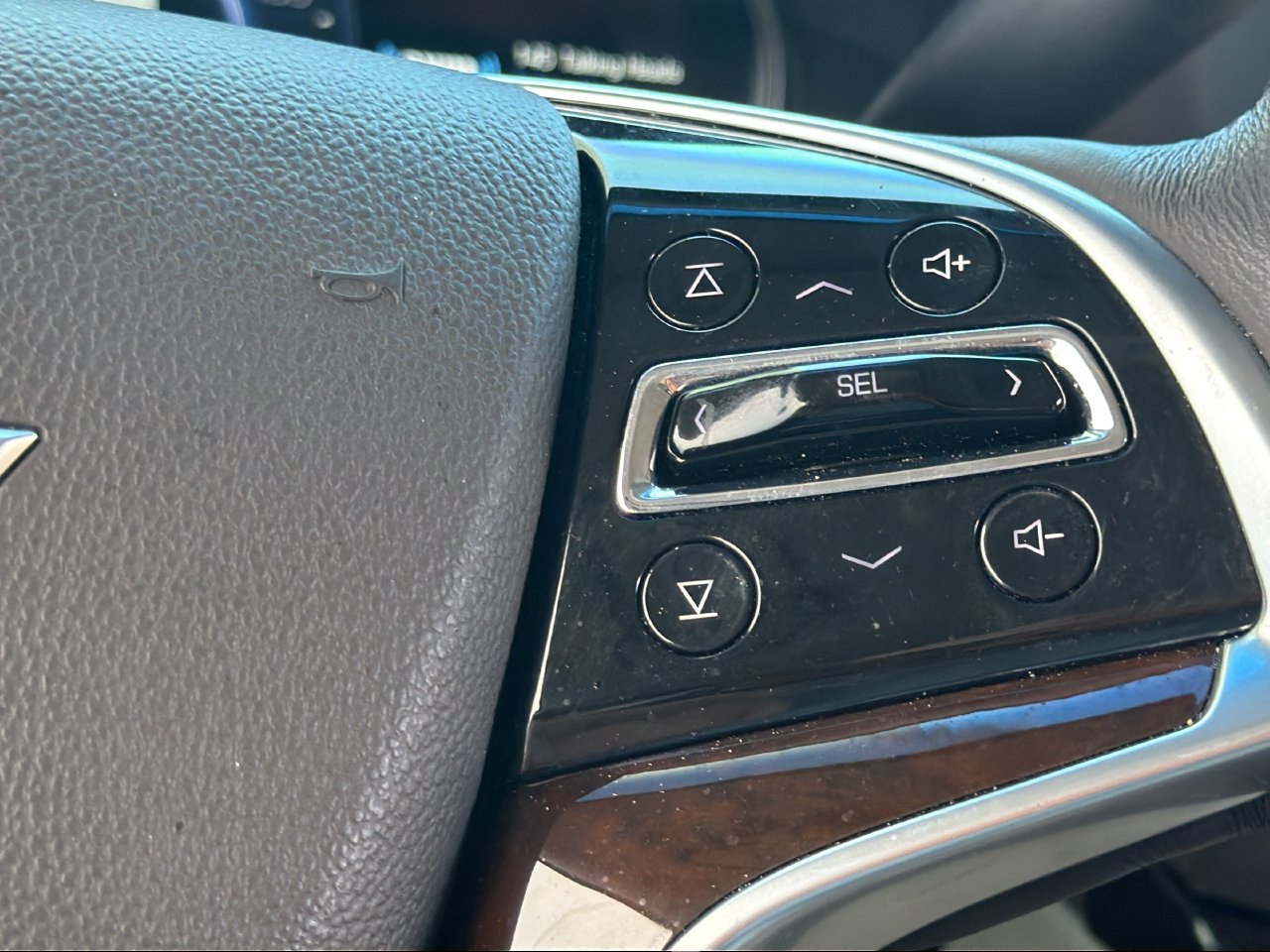 Used 2017 Cadillac Escalade Premium Luxury RWD image 23