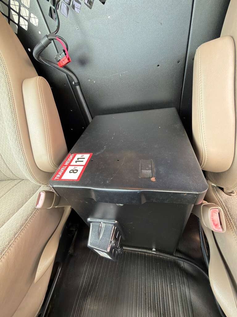 Used 2011 Chevrolet Express 2500 image 20