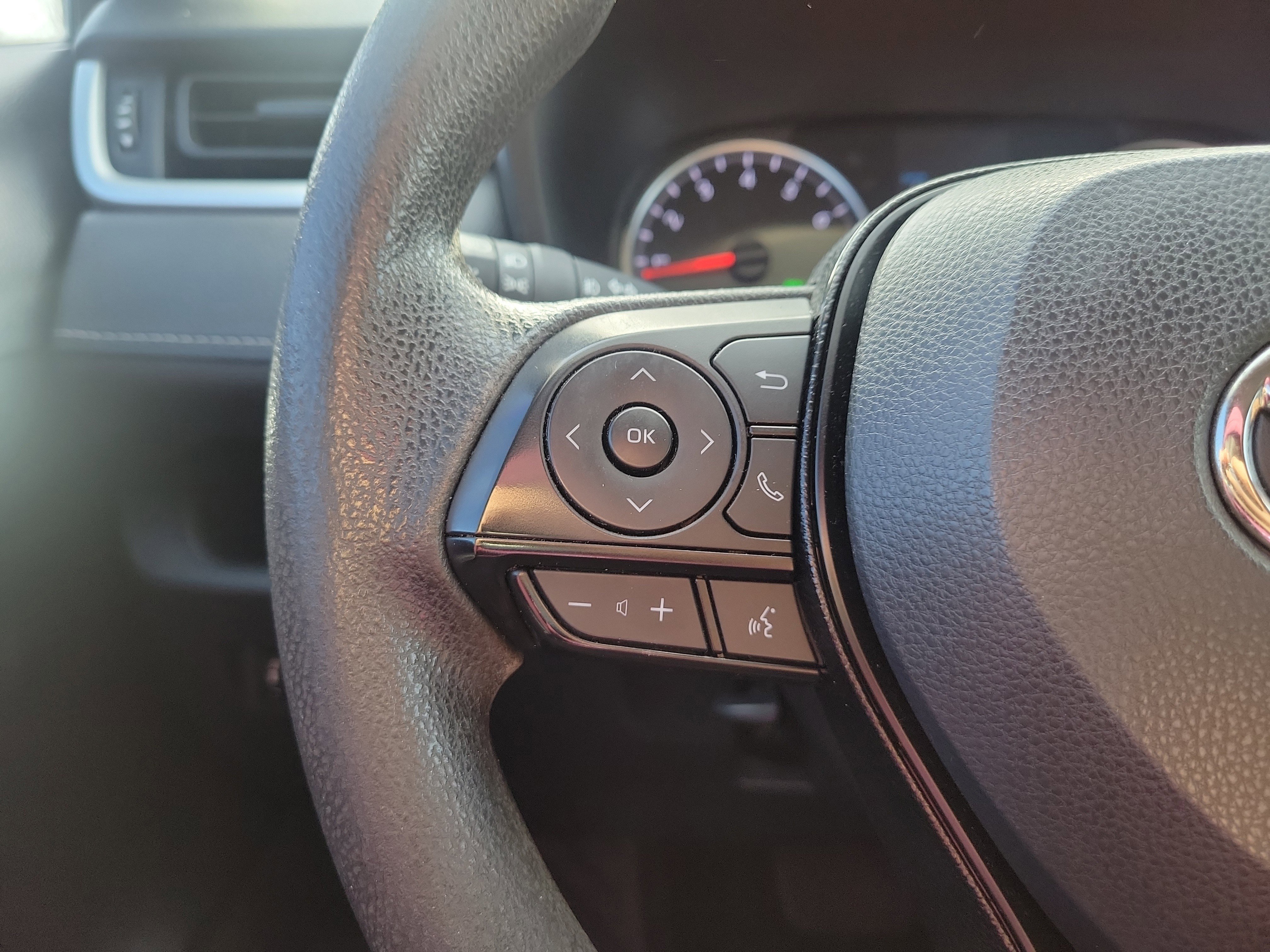 Used 2021 Toyota RAV4 XLE image 21