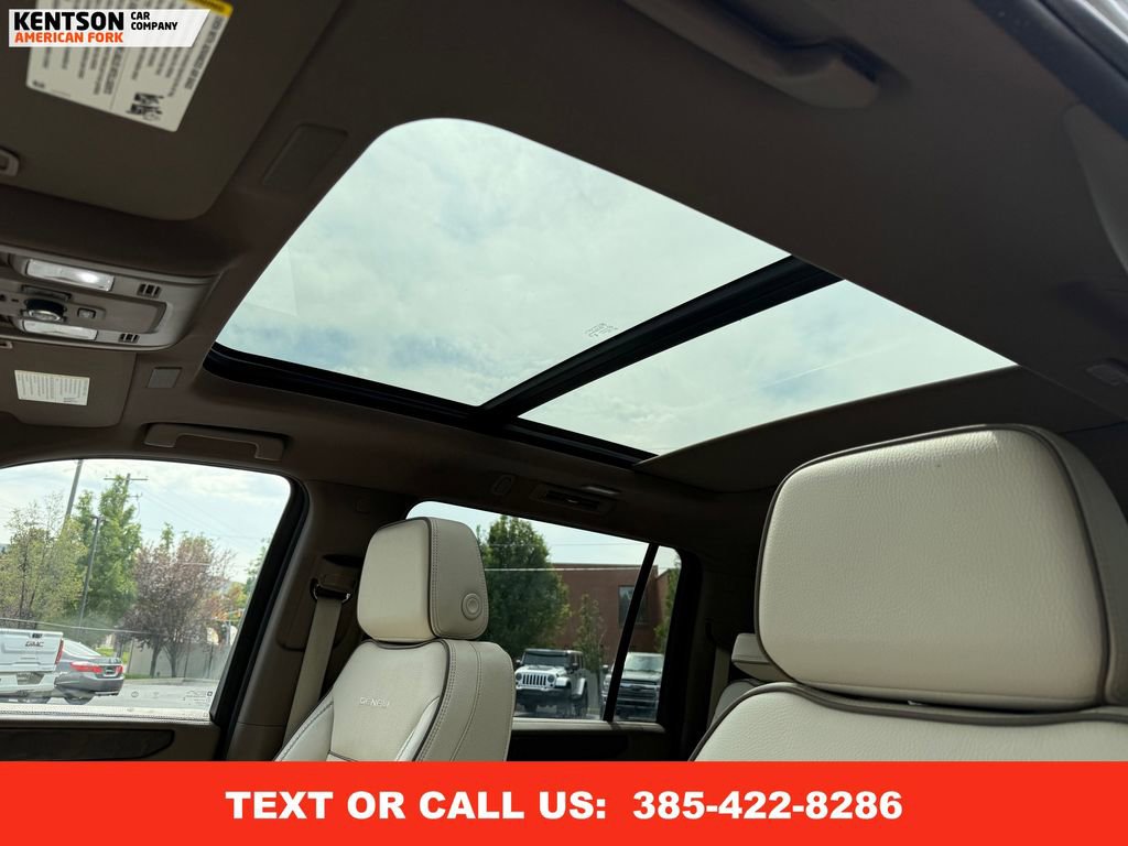 Used 2025 GMC Yukon XL Denali image 33