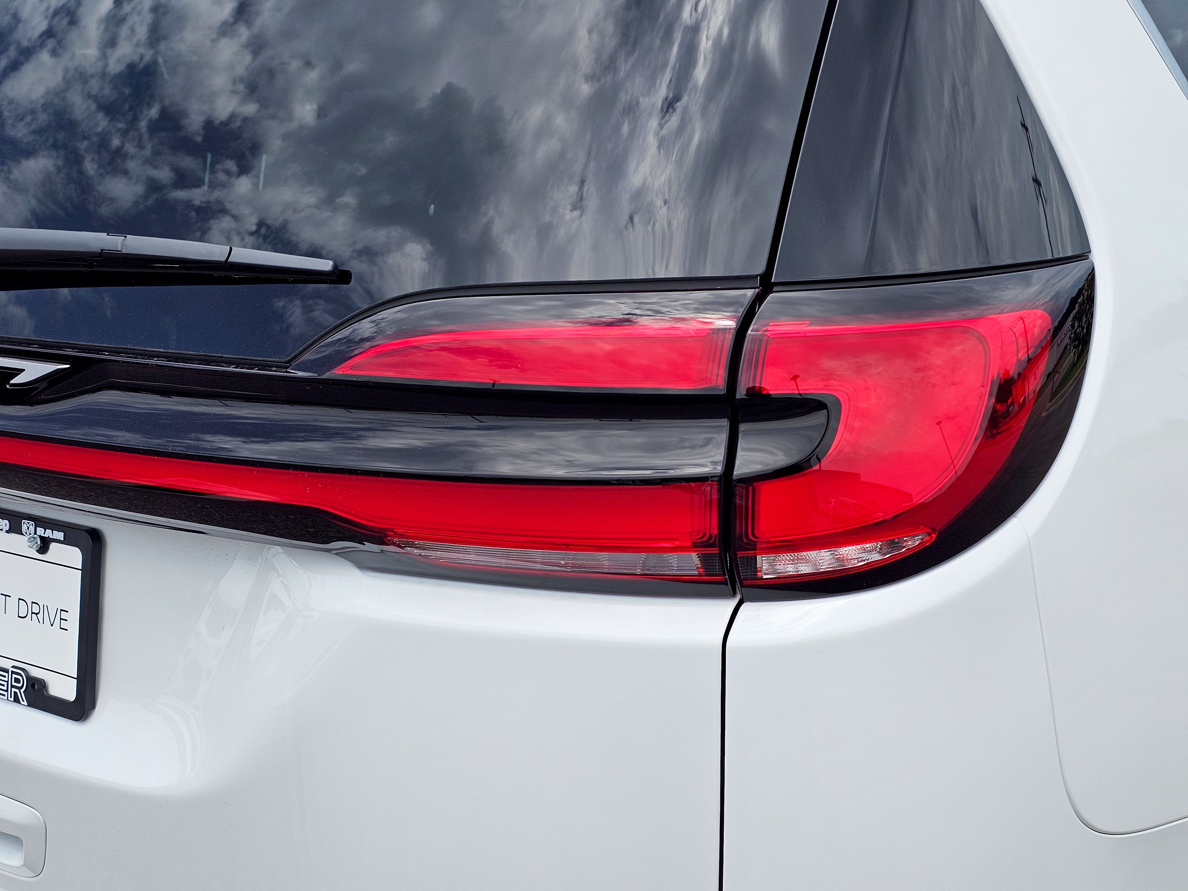 New 2027 Chrysler Pacifica Select FWD image 9