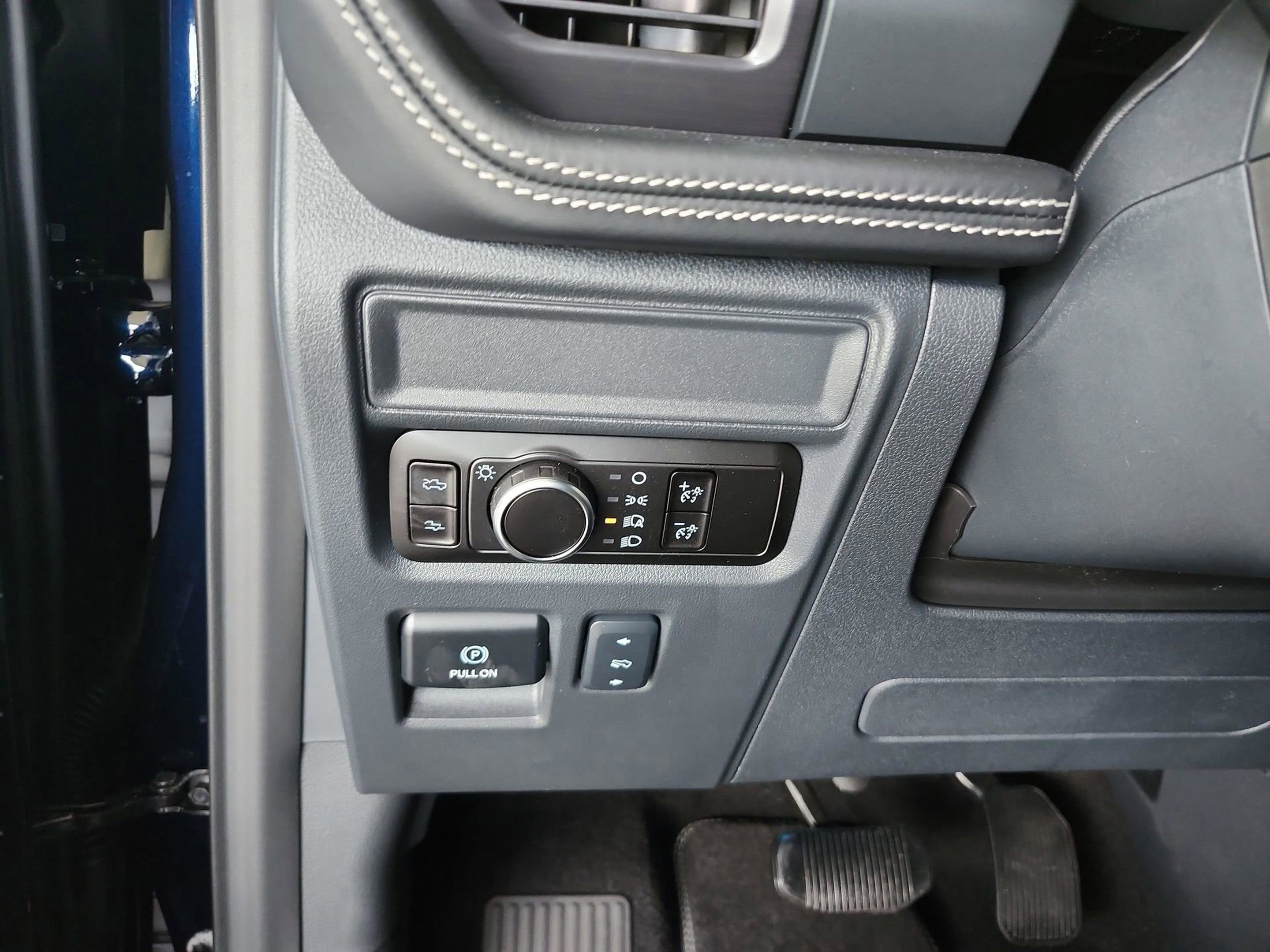 New 2025 Ford F150 Lightning Platinum AWD/4WD image 13