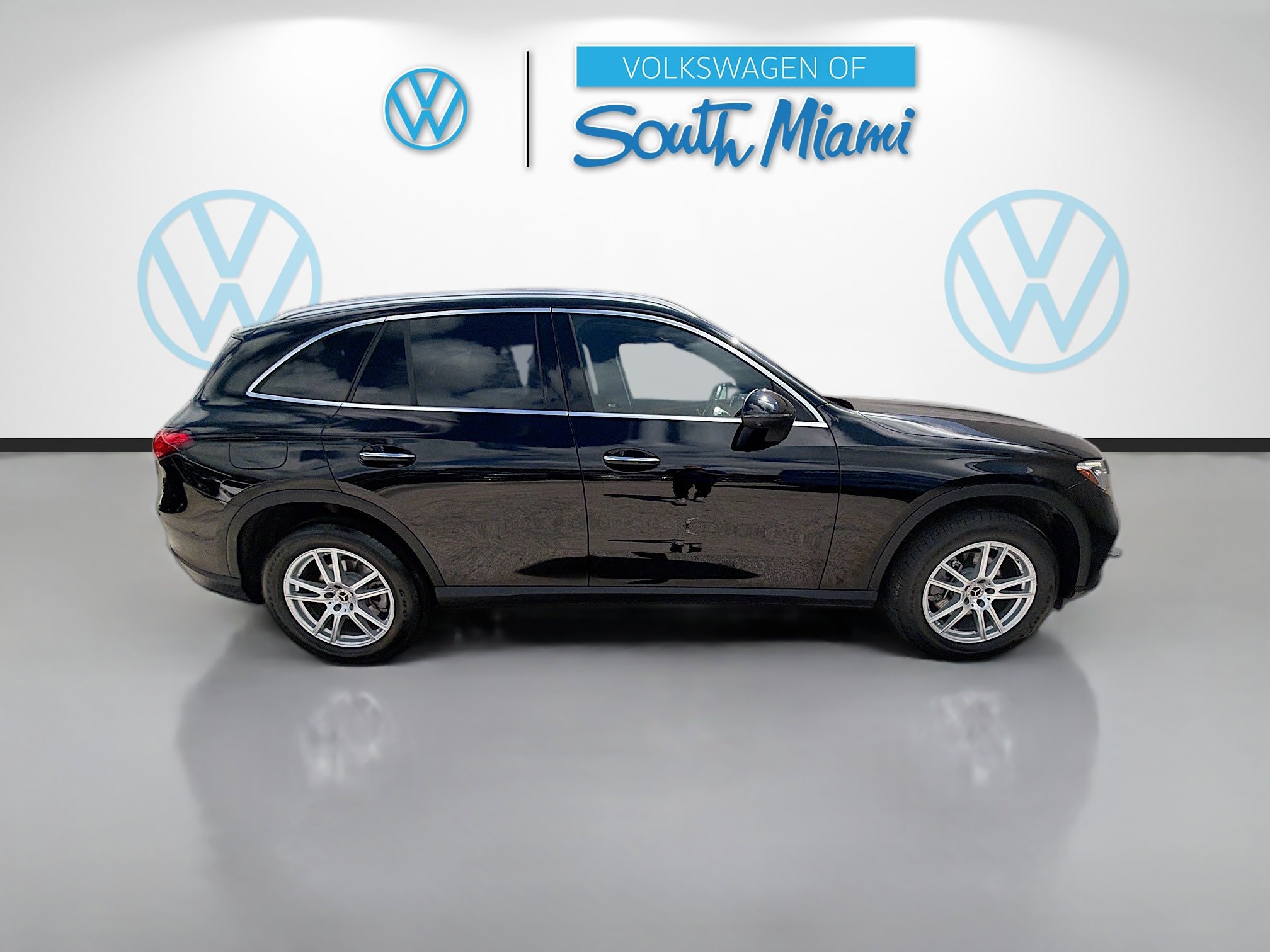 Used 2023 Mercedes-Benz GLC 300 w/ Exclusive Trim Package image 8