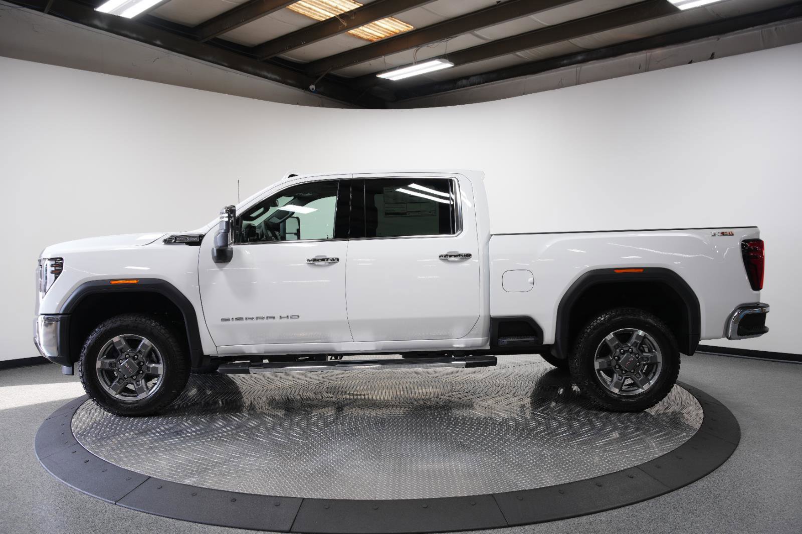 New 2026 GMC Sierra 2500 SLT w/ SLT Premium Package image 5