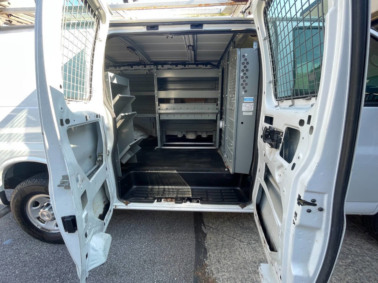 Used 2015 Chevrolet Express 2500 image 20