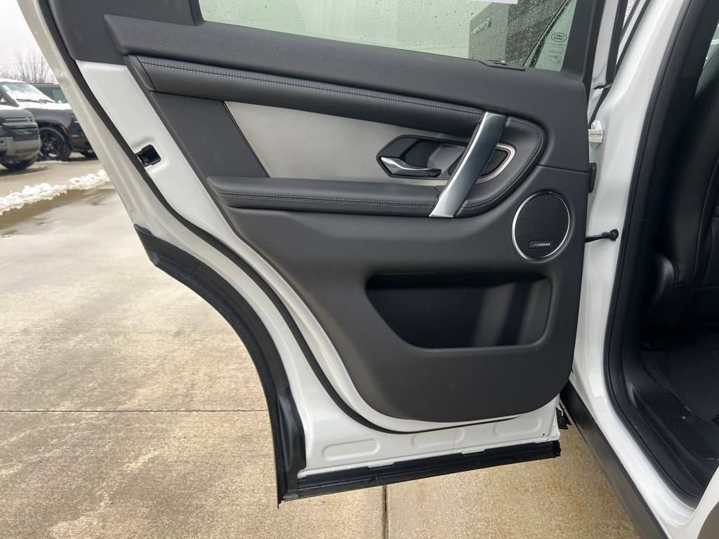 Used 2025 Land Rover Discovery Sport Dynamic SE image 15