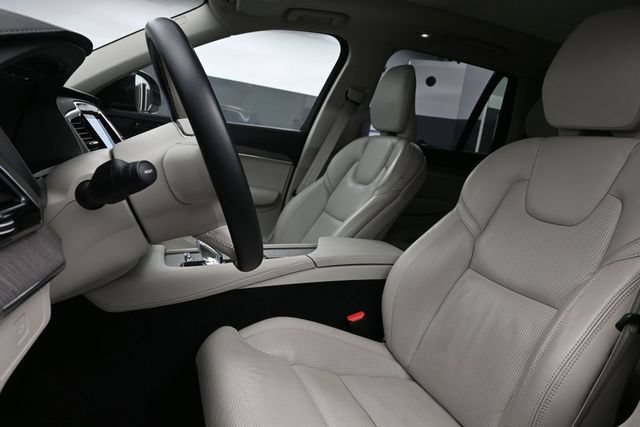 Used 2023 Volvo XC90 B6 Ultimate w/ Protection Package AWD/4WD image 10