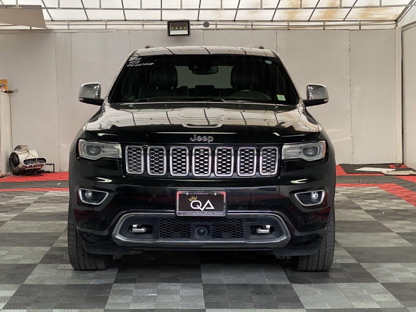 Used 2019 Jeep Grand Cherokee Overland image 2