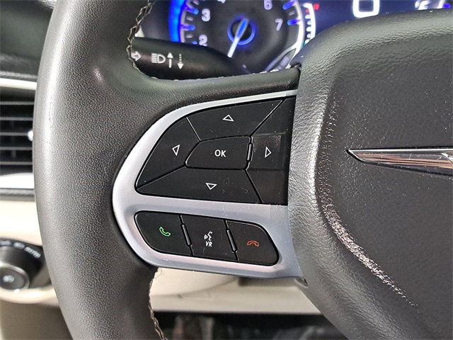 Used 2023 Chrysler Pacifica Touring-L image 23