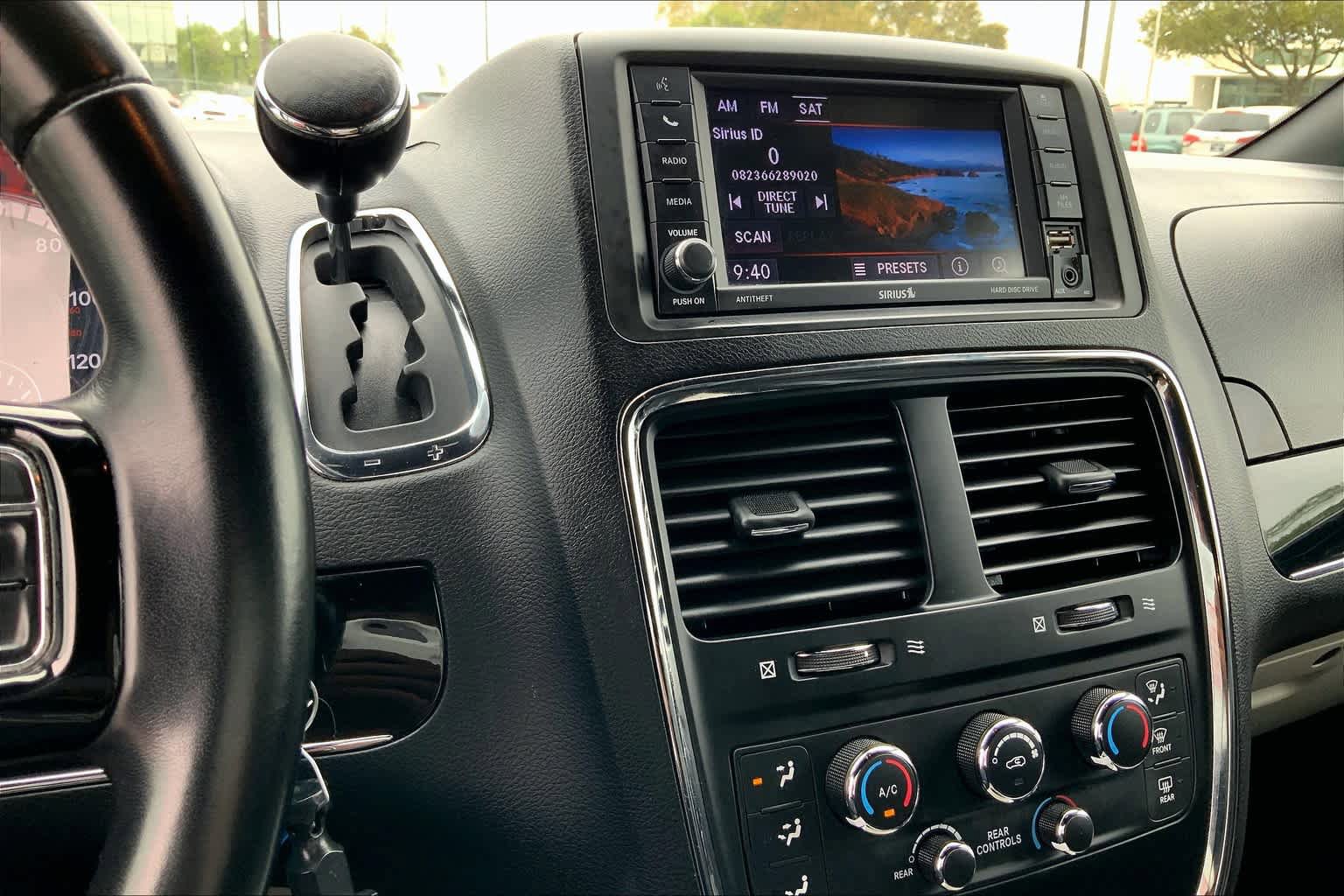 Used 2020 Dodge Grand Caravan SXT image 6