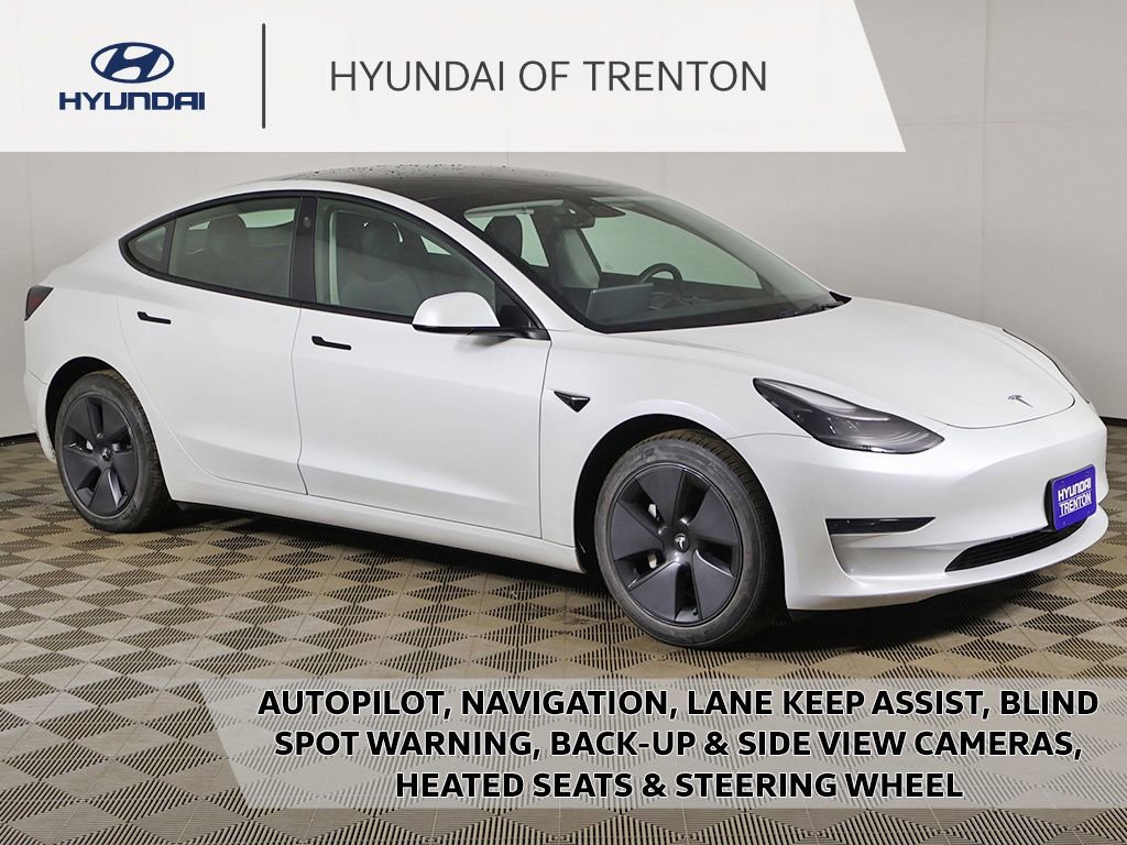 Used 2023 Tesla Model 3 Standard Range image 1