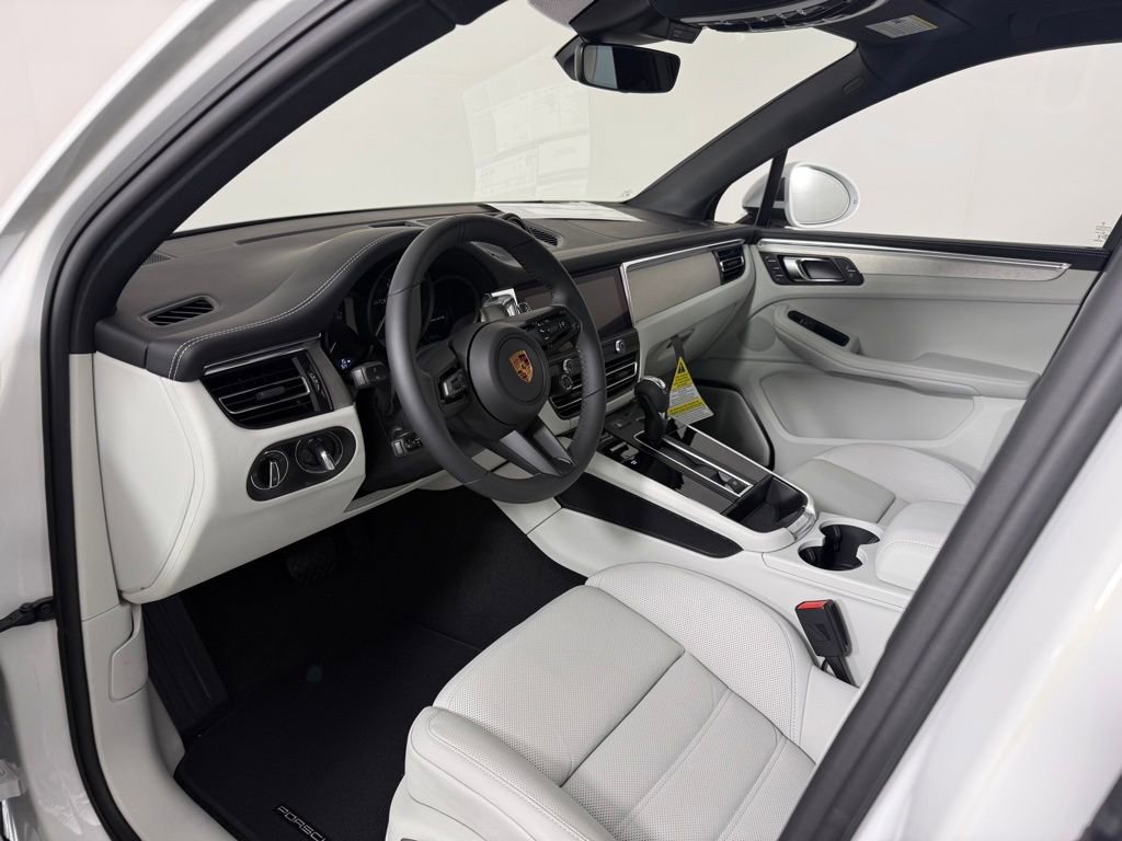 New 2026 Porsche Macan GTS AWD/4WD image 4