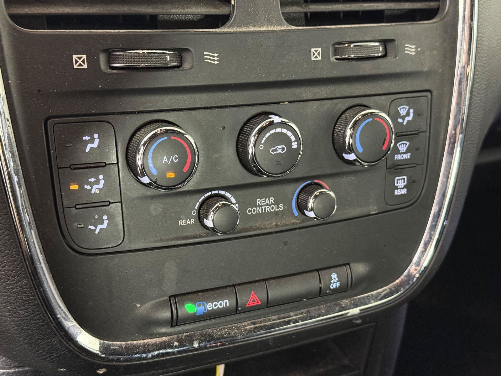Used 2018 Dodge Grand Caravan SE FWD image 14
