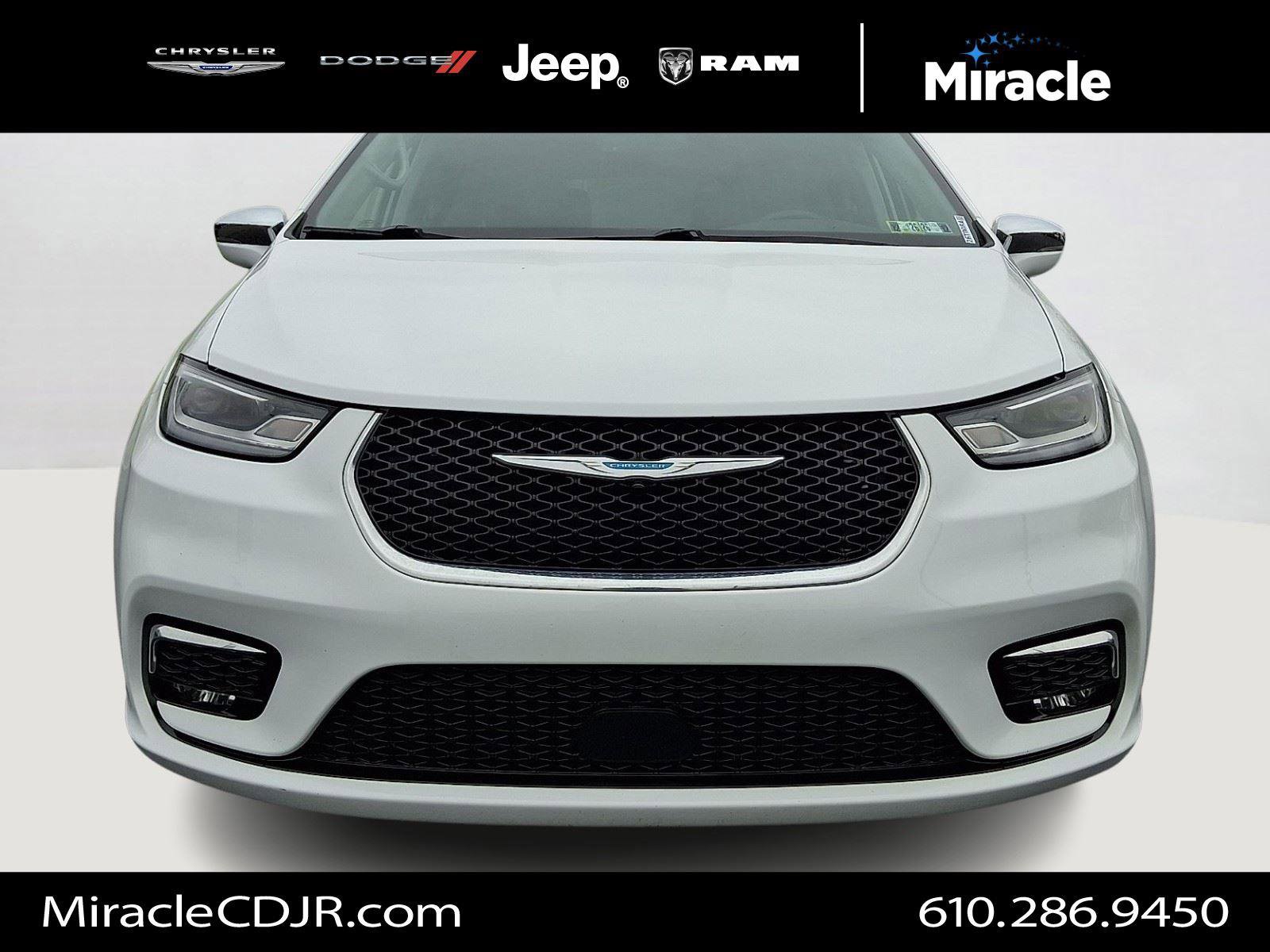 Certified 2021 Chrysler Pacifica Limited image 2