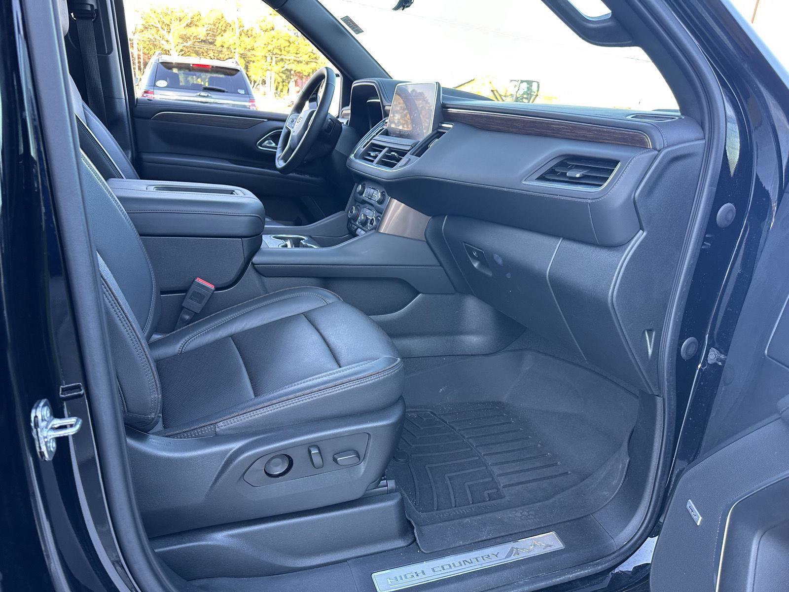 Used 2023 Chevrolet Suburban High Country image 34