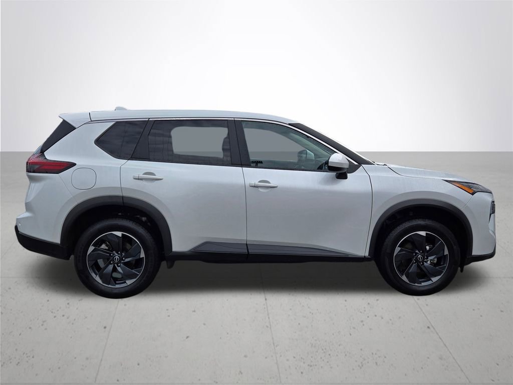 Used 2024 Nissan Rogue SV image 5