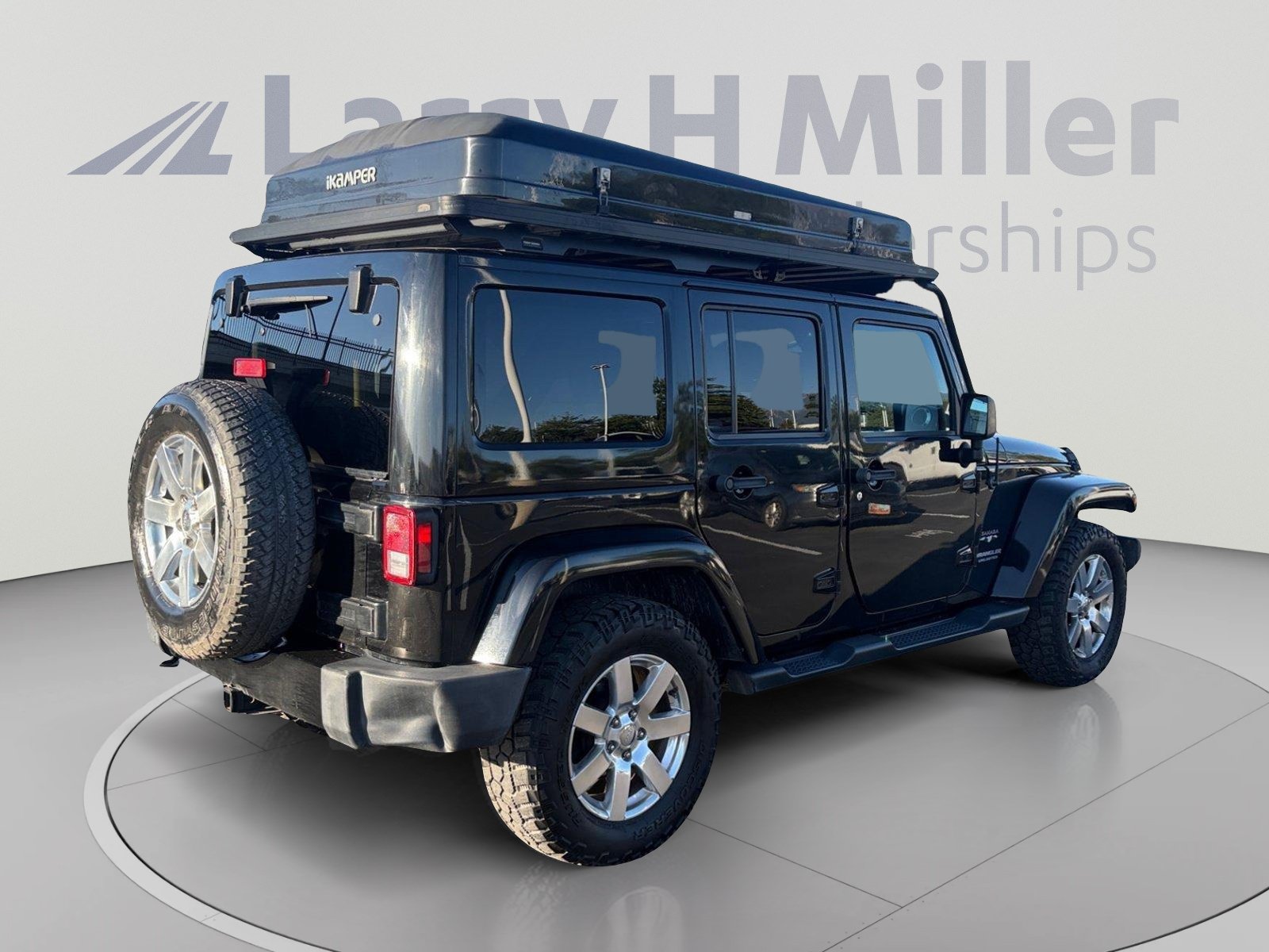 Used 2016 Jeep Wrangler Unlimited Sahara w/ Connectivity Group AWD/4WD image 5