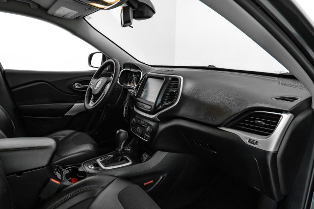 Used 2017 Jeep Cherokee Trailhawk w/ Cold Weather Group image 10