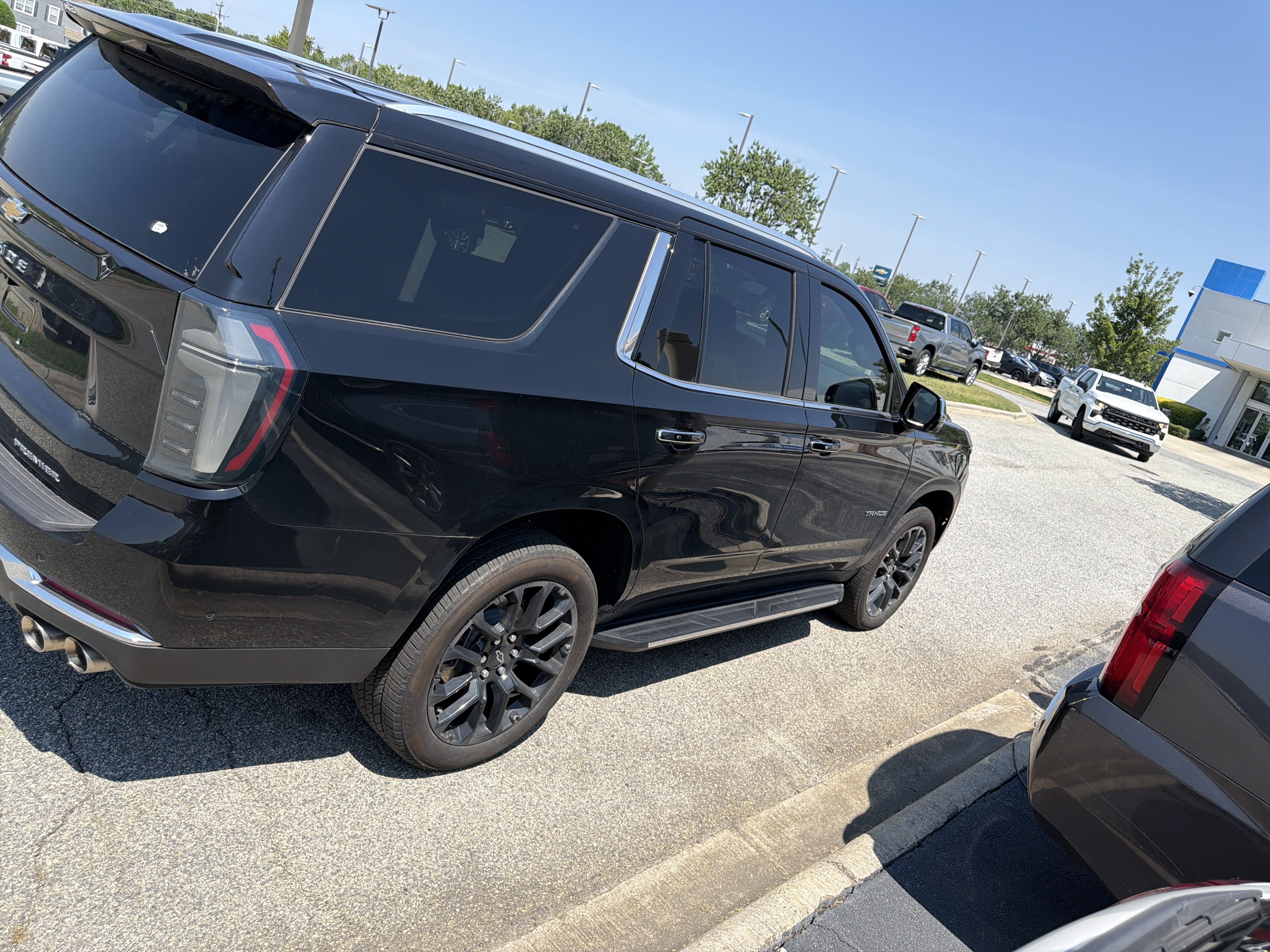 Used 2025 Chevrolet Tahoe Premier AWD/4WD image 11