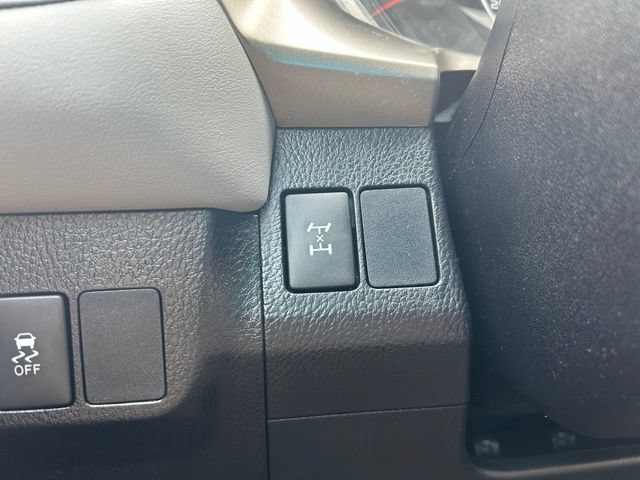 Used 2015 Toyota RAV4 XLE AWD/4WD image 23