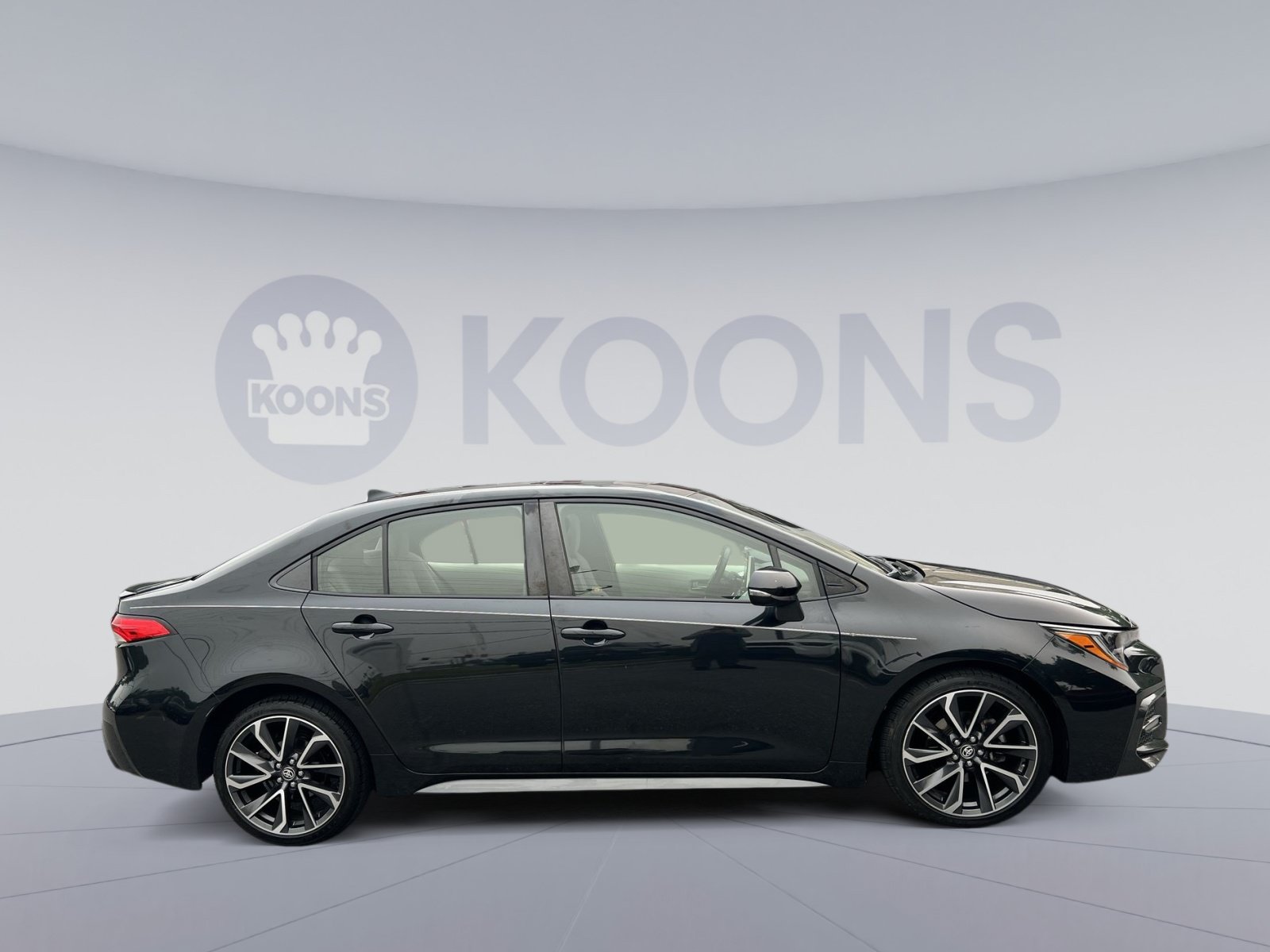 Used 2020 Toyota Corolla SE w/ SE Premium Package FWD image 8