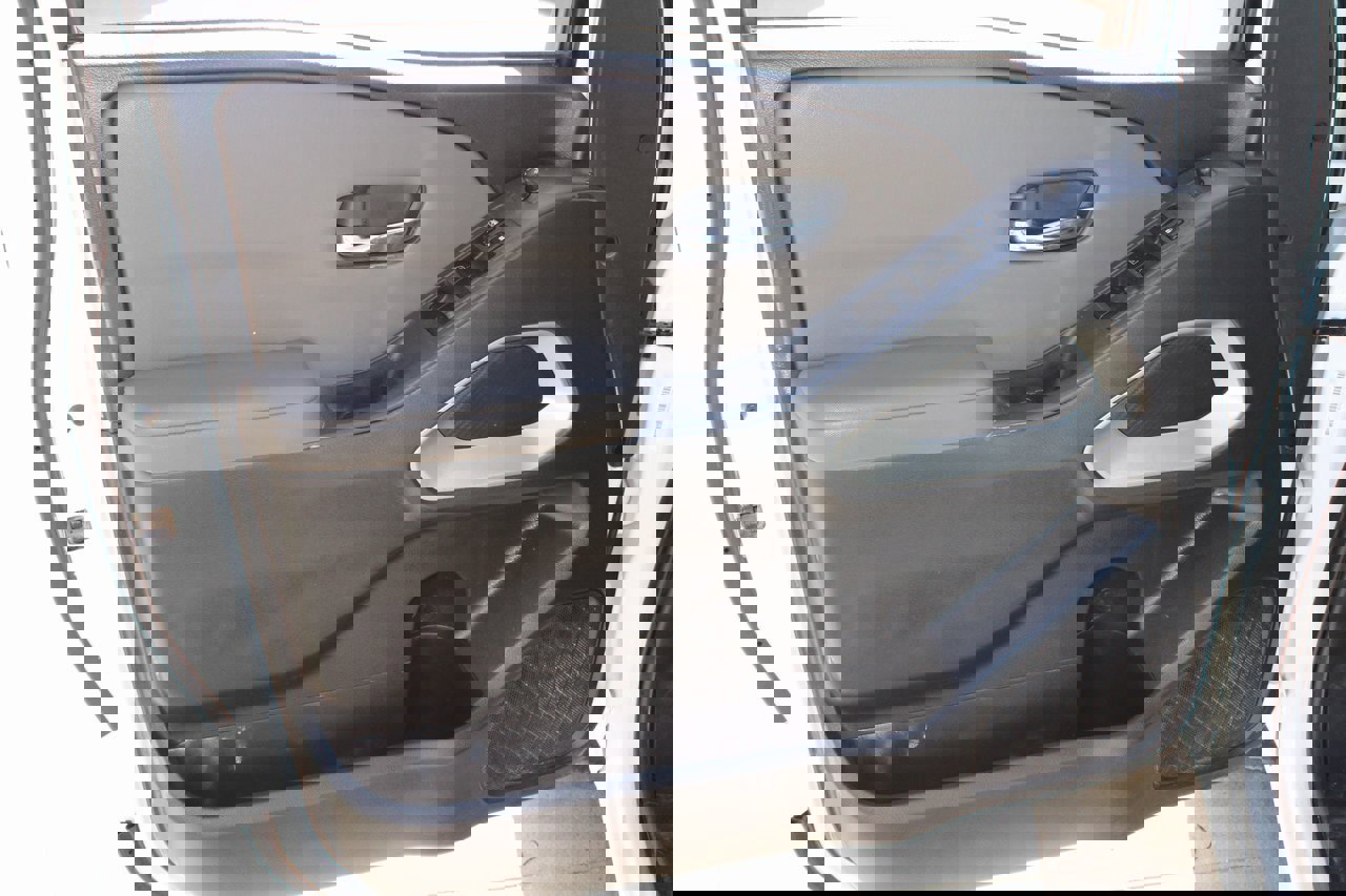 Used 2023 Nissan Frontier SV image 19