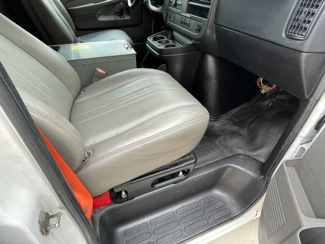 Used 2015 Chevrolet Express 2500 image 14