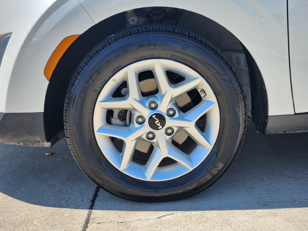 Certified 2025 Kia Soul LX w/ LX Technology Package FWD image 17