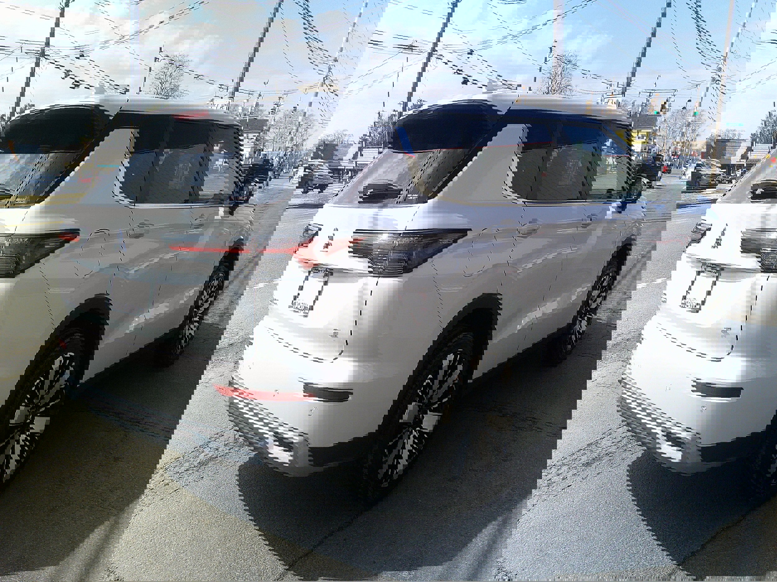 Used 2025 Mitsubishi Outlander SE image 5