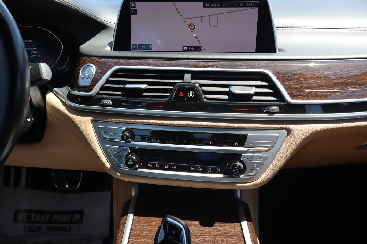 Used 2021 BMW 750i xDrive w/ Executive Package AWD/4WD image 12