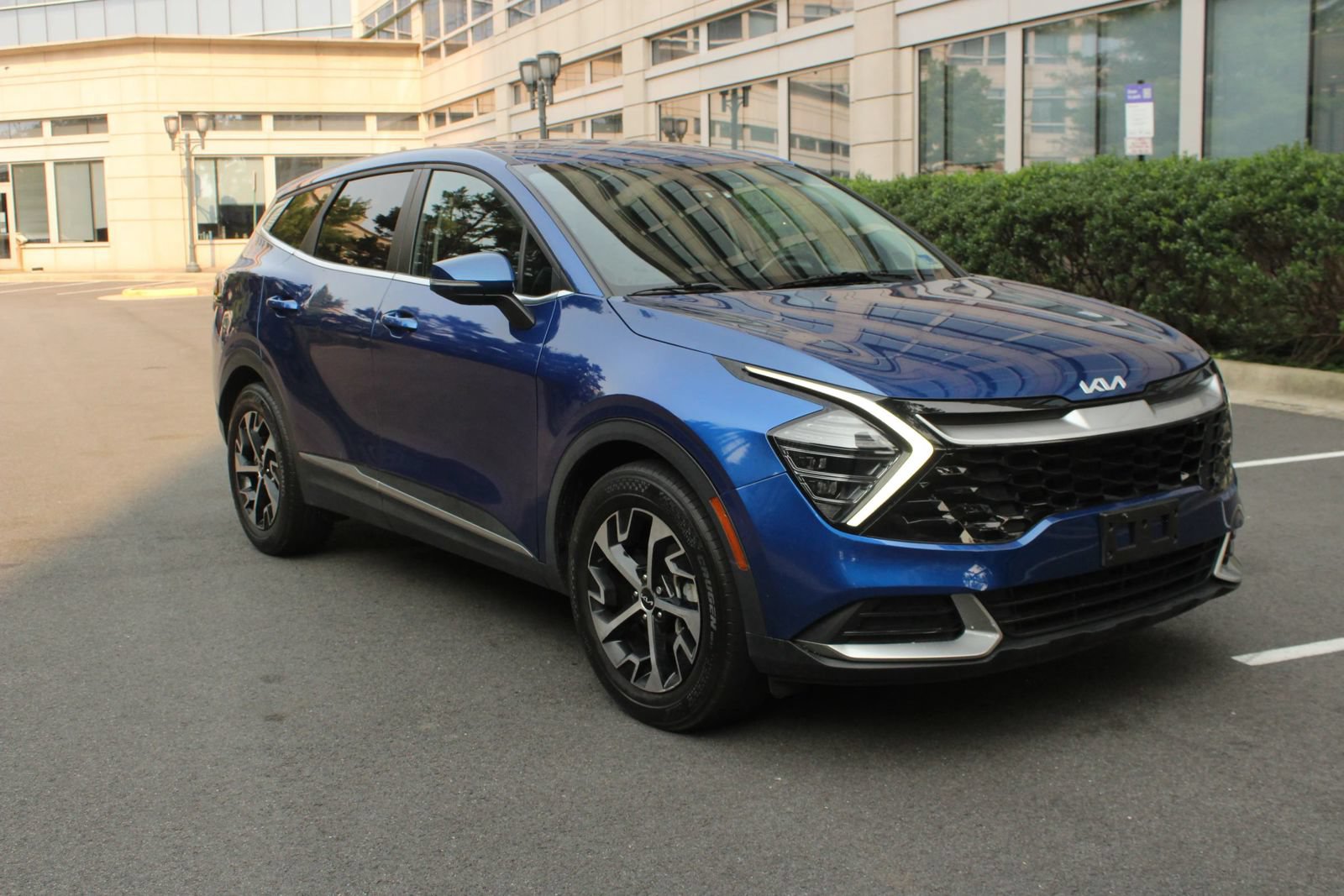 Used 2024 Kia Sportage EX FWD image 1