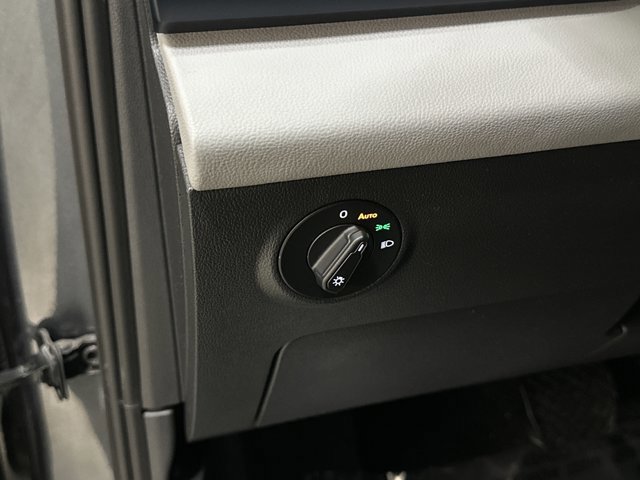 Certified 2022 Volkswagen Taos SE image 35