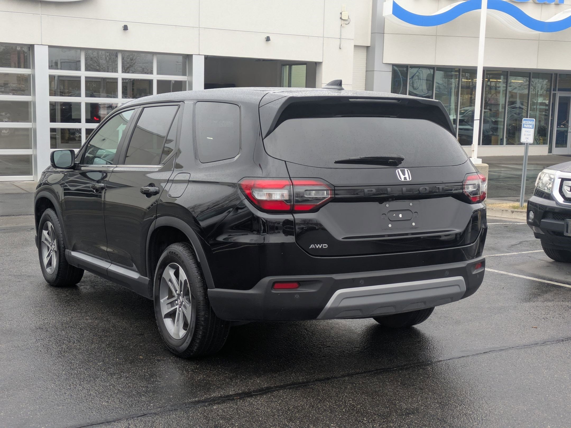 Used 2025 Honda Pilot EX-L image 8