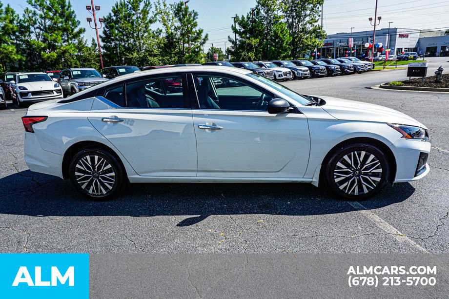 Used 2025 Nissan Altima 2.5 SV FWD image 8