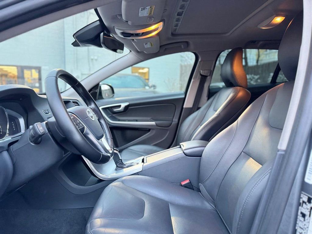 Used 2018 Volvo V60 T5 Cross Country w/ Convenience Package image 18