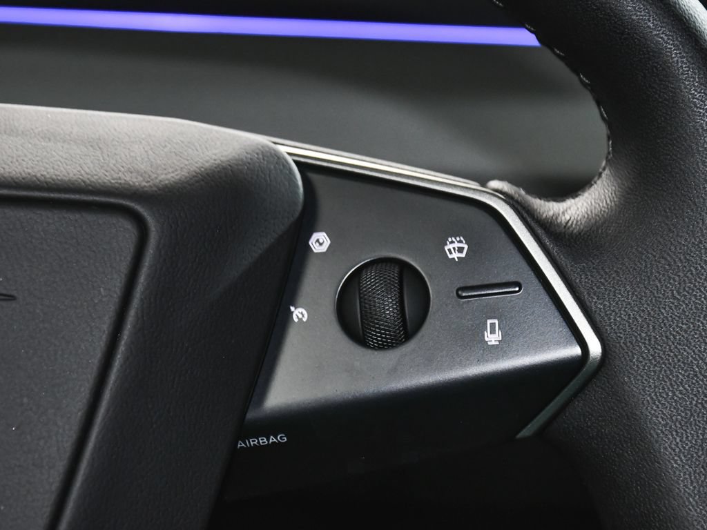 Used 2025 Tesla Cybertruck AWD Crew Cab image 40